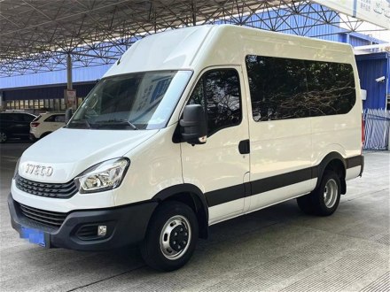 依维柯欧胜 2021款 2.0T 手动运瑞长轴短悬高顶侧拉门F1A