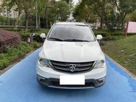 宝骏730 2014款 1.5L 手动豪华导航ESP版 7座