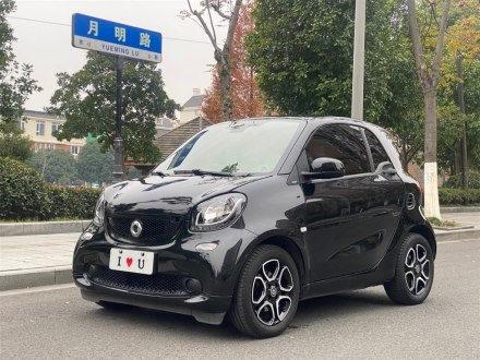smart fortwo 2016款 0.9T 66千瓦硬顶先锋版