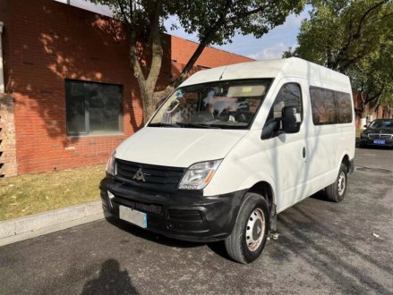 上汽大通MAXUS V80 2011款 2.5T 长轴高顶运杰版