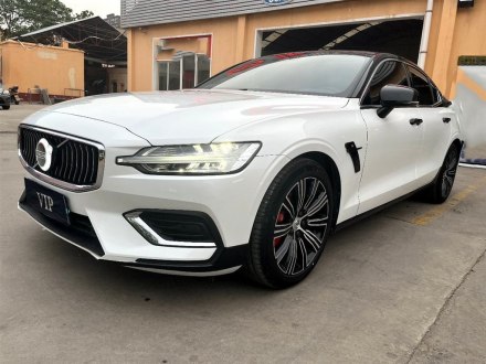 沃尔沃S60 2021款 T4 智逸豪华版