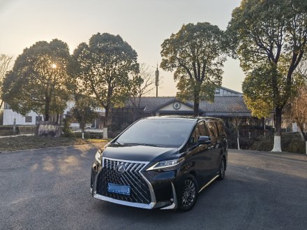雷克萨斯LM 2020款 300h 四座御世版