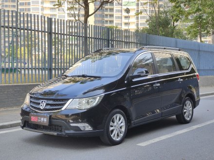 宝骏730 2014款 1.5L 手动豪华导航ESP版 7座