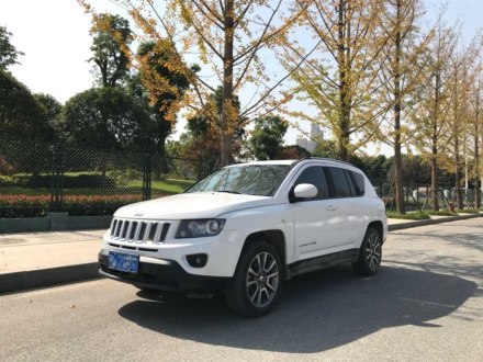 指南者进口 2014款 改款 2.4L 四驱豪华导航版