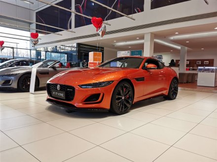 捷豹F-TYPE 2022款 P300 硬顶版 R-DYNAMIC BLACK