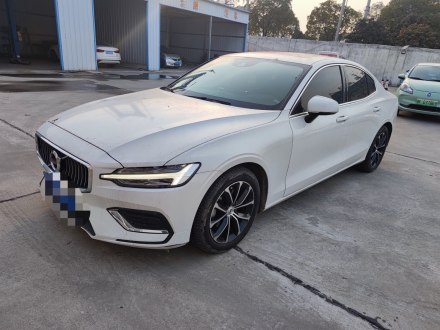 沃尔沃S60 2020款 T4 智逸豪华版