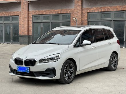宝马2系多功能旅行车 2019款 220i 尊享型运动套装