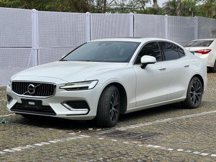 沃尔沃S60 2021款 T4 智逸豪华版