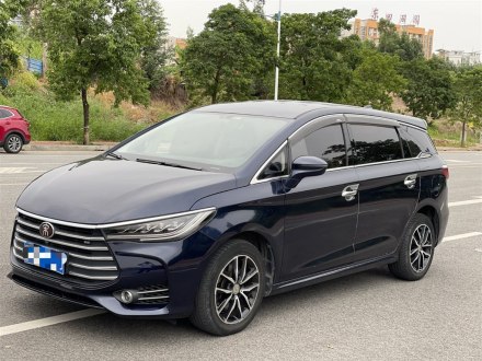 宋MAX 2017款 1.5T 手动智联豪华型 7座