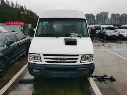 依维柯得意 2014款 2.5T-A35 NJ6484ACM47Z4