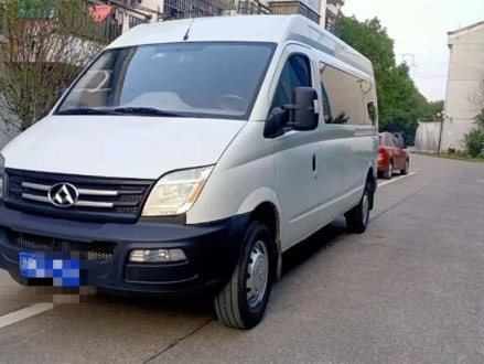 上汽大通MAXUS V80 2019款 2.5T经典款6挡手动傲运通长轴中顶7座