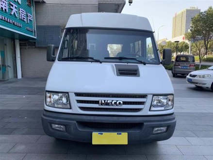 依维柯得意 2017款 2.5T A35客车5-7座47Z5
