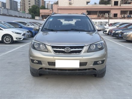 比亚迪S6 2014款 2.4L 自动尊贵型 5座