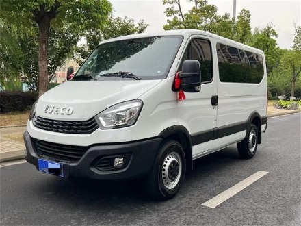 依维柯欧胜 2021款 2.0T 手动超瑞短轴低顶侧拉门F1A