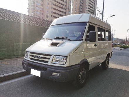 依维柯得意 2017款 2.5T A35客车5-7座47Z5