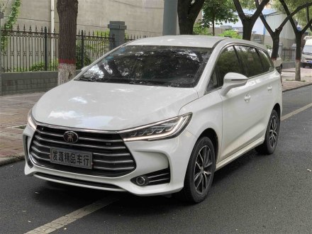 宋MAX 2017款 1.5T 手动智联豪华型 7座