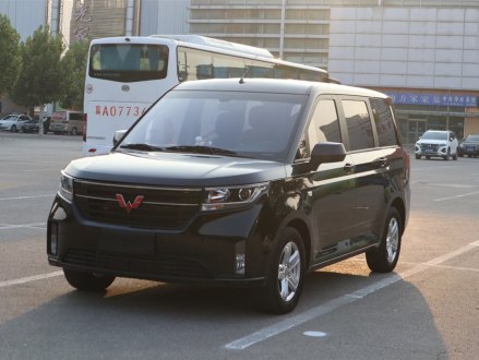 五菱宏光PLUS 2019款 1.5T 手动豪华型 7座