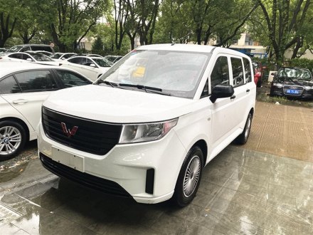 五菱宏光PLUS 2019款 1.5T 手动标准型 7座