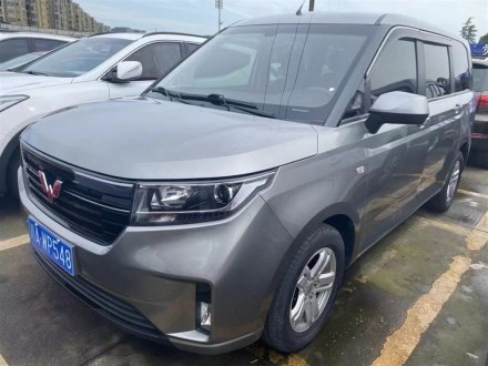 五菱宏光PLUS 2019款 1.5T 手动豪华型 7座
