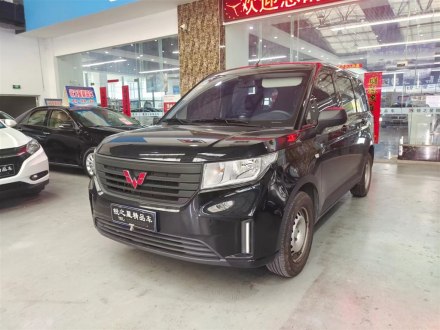 五菱宏光PLUS 2020款 1.5L 手动标准型 5座