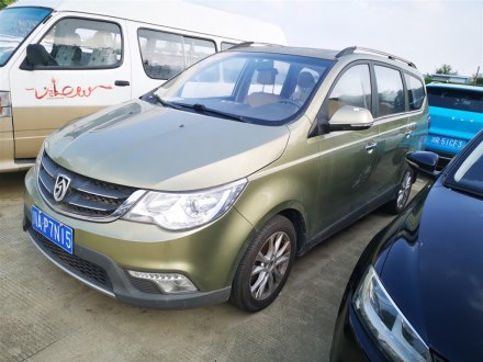 宝骏730 2014款 1.5L 手动豪华导航ESP版 7座