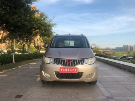 五菱宏光 2013款 1.5L 豪华型