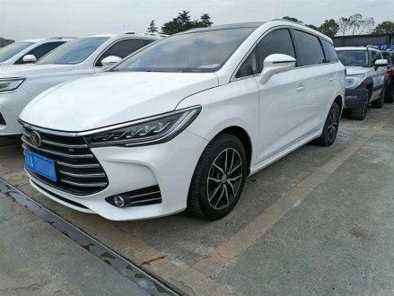 宋MAX 2018款 1.5T 自动智联精英型 6座