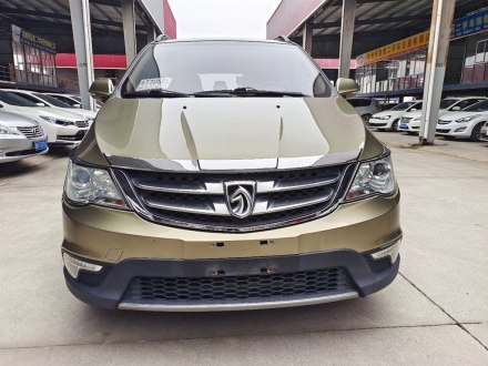 宝骏730 2014款 1.5L 手动豪华导航ESP版 7座