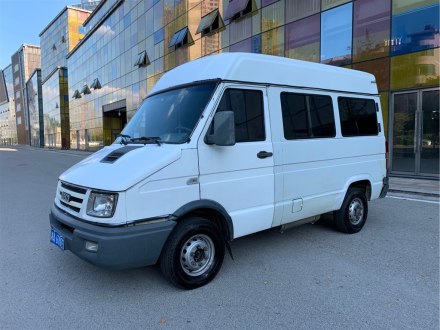 依维柯得意 2014款 2.5T-A35 NJ6484ACM47Z4
