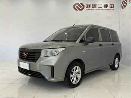 五菱宏光PLUS 2019款 1.5T 手动标准型 7座