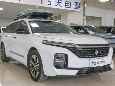 宝骏Valli 2021款 1.5T 那曲繁星 CVT旗舰型