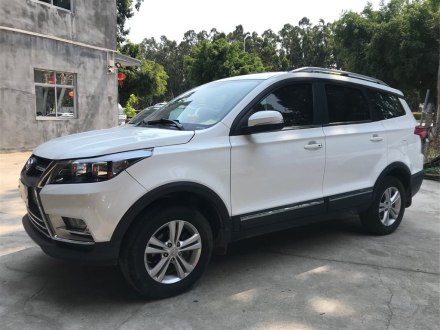 北汽幻速S3 2016款 S3L 1.5L 手动尊贵型