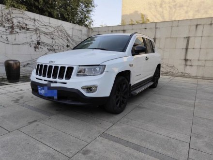 指南者进口 2014款 2.0L 两驱运动版