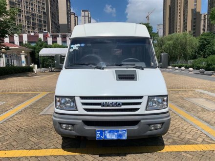 依维柯得意 2017款 2.5T A35客车5-7座47Z5