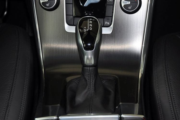 沃尔沃XC60(进口) T5 2.0T DCT 2014款 智逸版 5座