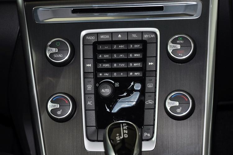 沃尔沃XC60(进口) T5 2.0T DCT 2014款 智逸版 5座