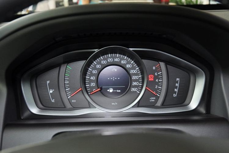 沃尔沃XC60(进口) T5 2.0T DCT 2014款 智逸版 5座