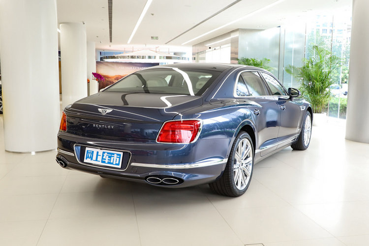 飞驰 4.0T V8 2022款 标准版