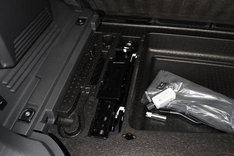 卫士 110 P400 2021款 暗黑特别版