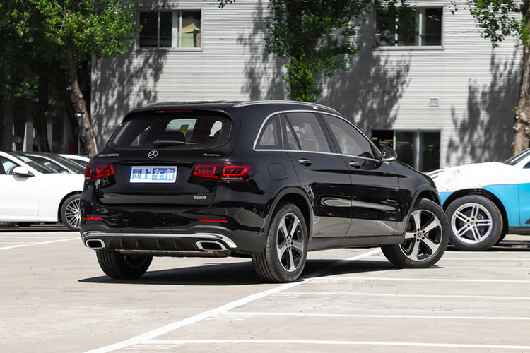 奔驰GLC 改款三 GLC 260 L 4MATIC 2022款 动感型