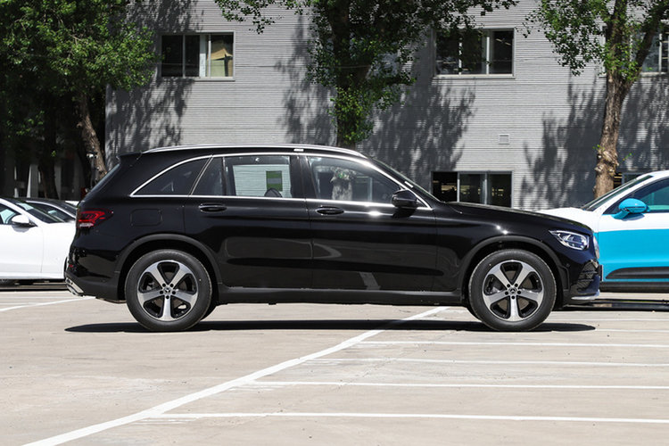 奔驰GLC 改款三 GLC 260 L 4MATIC 2022款 动感型
