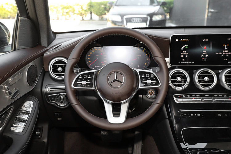 奔驰GLC 改款三 GLC 260 L 4MATIC 2022款 动感型