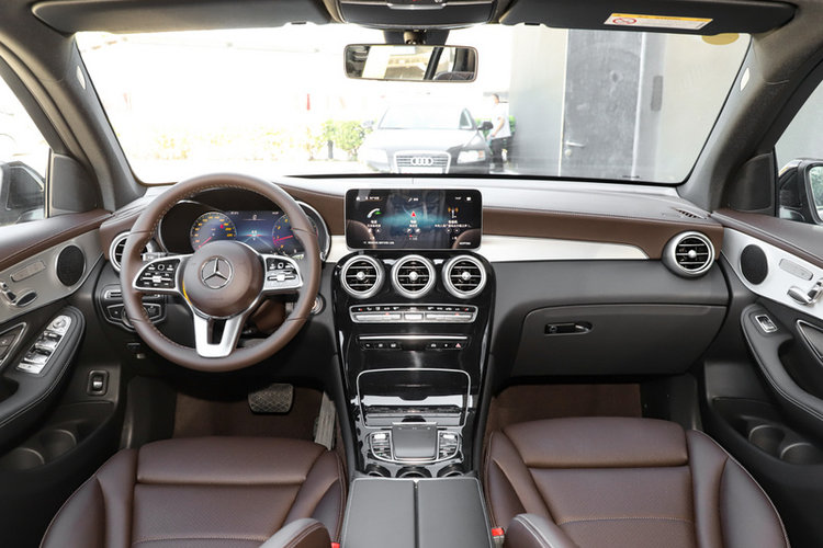 奔驰GLC 改款三 GLC 260 L 4MATIC 2022款 动感型