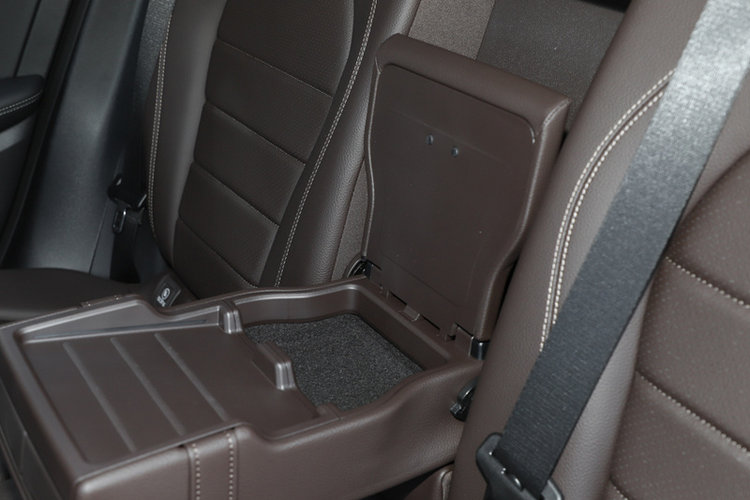 奔驰GLC 改款三 GLC 260 L 4MATIC 2022款 动感型