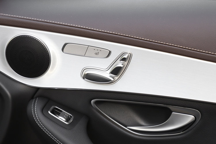 奔驰GLC 改款三 GLC 260 L 4MATIC 2022款 动感型