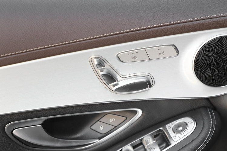 奔驰GLC 改款三 GLC 260 L 4MATIC 2022款 动感型