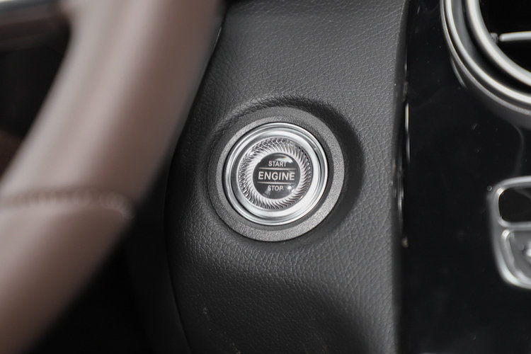 奔驰GLC 改款三 GLC 260 L 4MATIC 2022款 动感型
