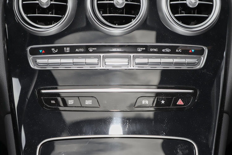 奔驰GLC 改款三 GLC 260 L 4MATIC 2022款 动感型