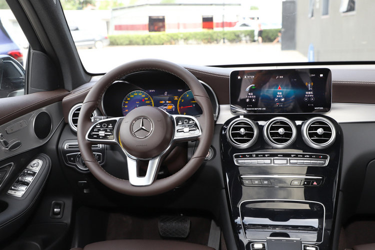 奔驰GLC 改款三 GLC 260 L 4MATIC 2022款 动感型