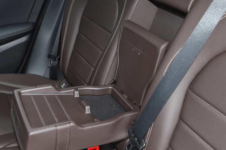 奔驰GLC 改款三 GLC 260 L 4MATIC 2022款 动感型